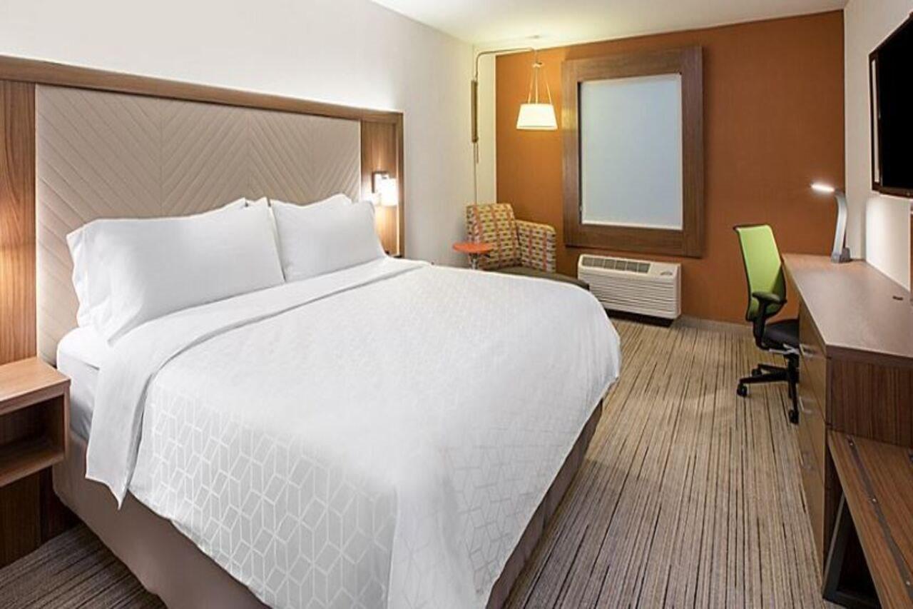 Holiday Inn Express & Suites - Staunton By Ihg Exterior foto
